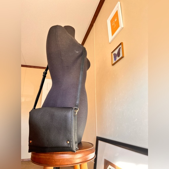 A new day black faux leather Crossbody with gold hardware - Picture 3 of 10